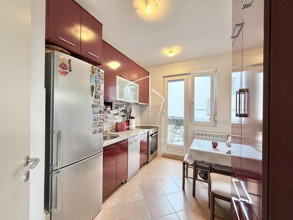 Stan na prodaju u Beogradu, Zvezdara, cetvorosoban, 99m2, cena 34300 evra