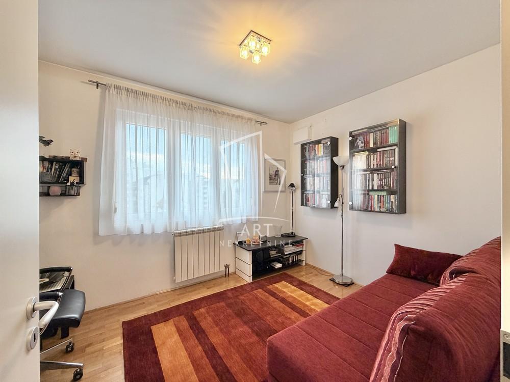 Stan na prodaju u Beogradu, Zvezdara, cetvorosoban, 99m2, cena 34300 evra