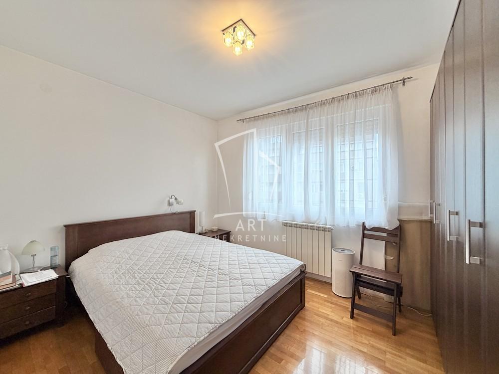 Stan na prodaju u Beogradu, Zvezdara, cetvorosoban, 99m2, cena 34300 evra