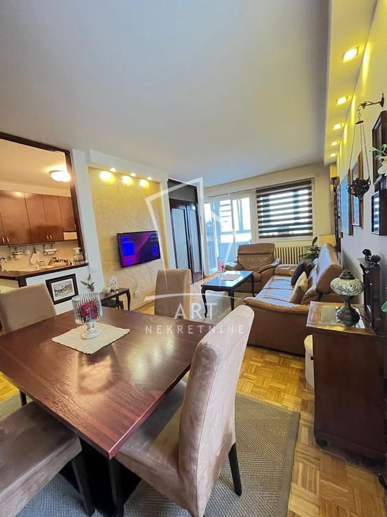 Stan na prodaju u Beogradu, Novi Beograd, troiposoban, 74m2, cena 249000 evra