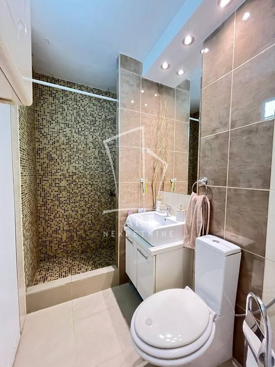 Stan na prodaju u Beogradu, Novi Beograd, troiposoban, 74m2, cena 249000 evra