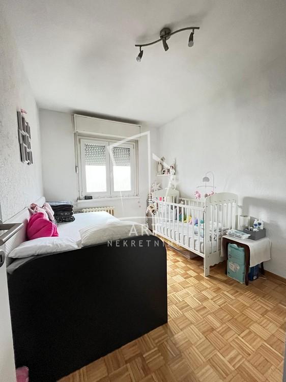 Stan na prodaju u Beogradu, Novi Beograd, troiposoban, 74m2, cena 249000 evra