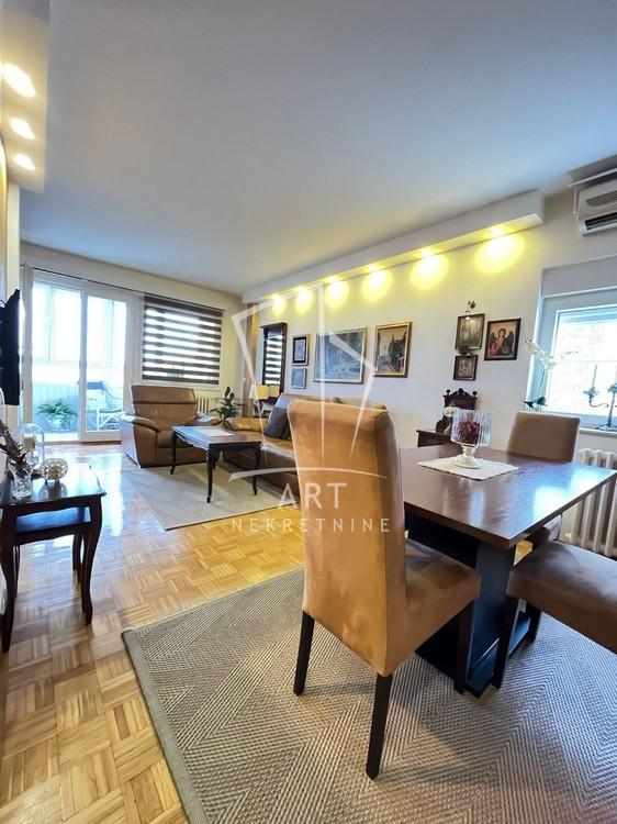 Stan na prodaju u Beogradu, Novi Beograd, troiposoban, 74m2, cena 249000 evra