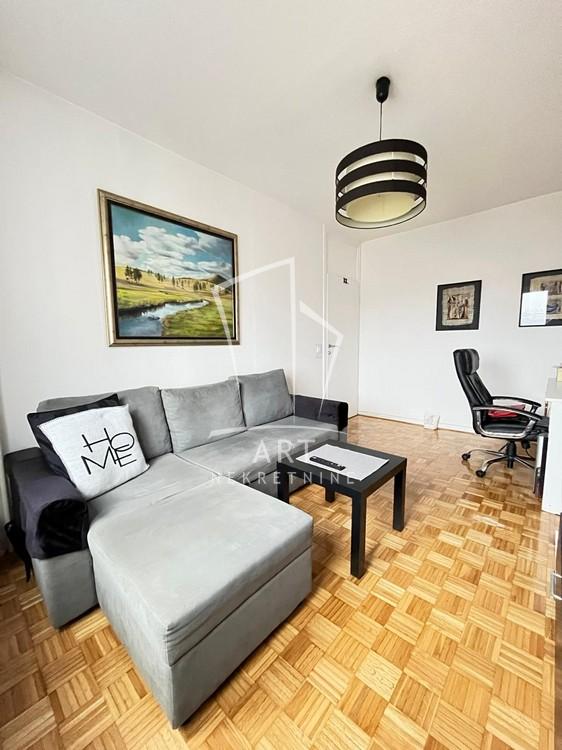 Stan na prodaju u Beogradu, Novi Beograd, troiposoban, 74m2, cena 249000 evra