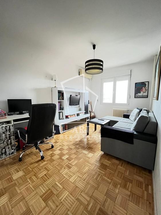 Stan na prodaju u Beogradu, Novi Beograd, troiposoban, 74m2, cena 249000 evra