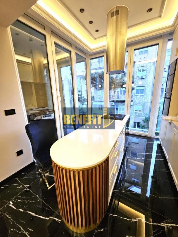 Stan na prodaju u Beogradu, Vračar (Centar), cetvorosoban, 100m2, cena 550000 evra