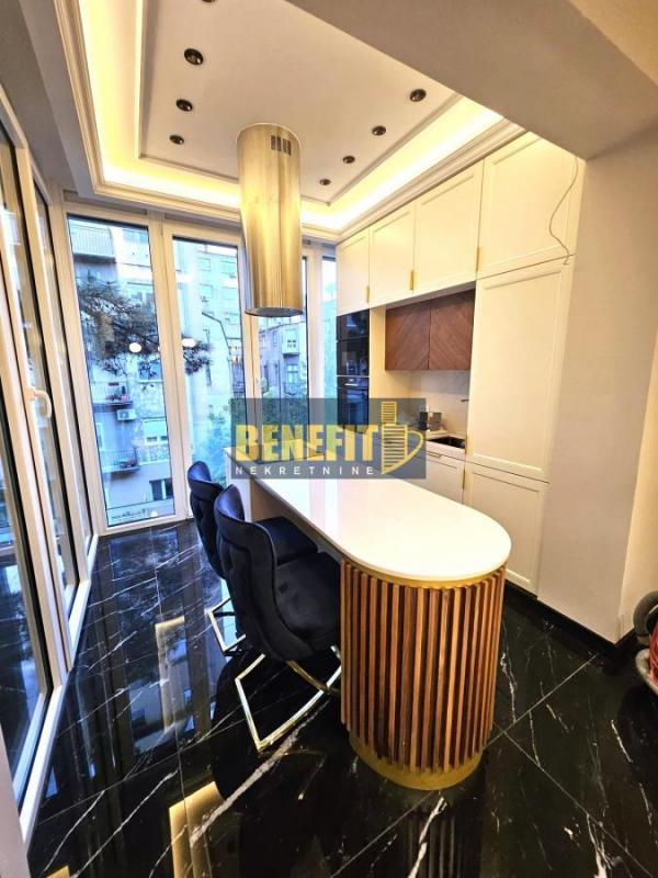 Stan na prodaju u Beogradu, Vračar (Centar), cetvorosoban, 100m2, cena 550000 evra