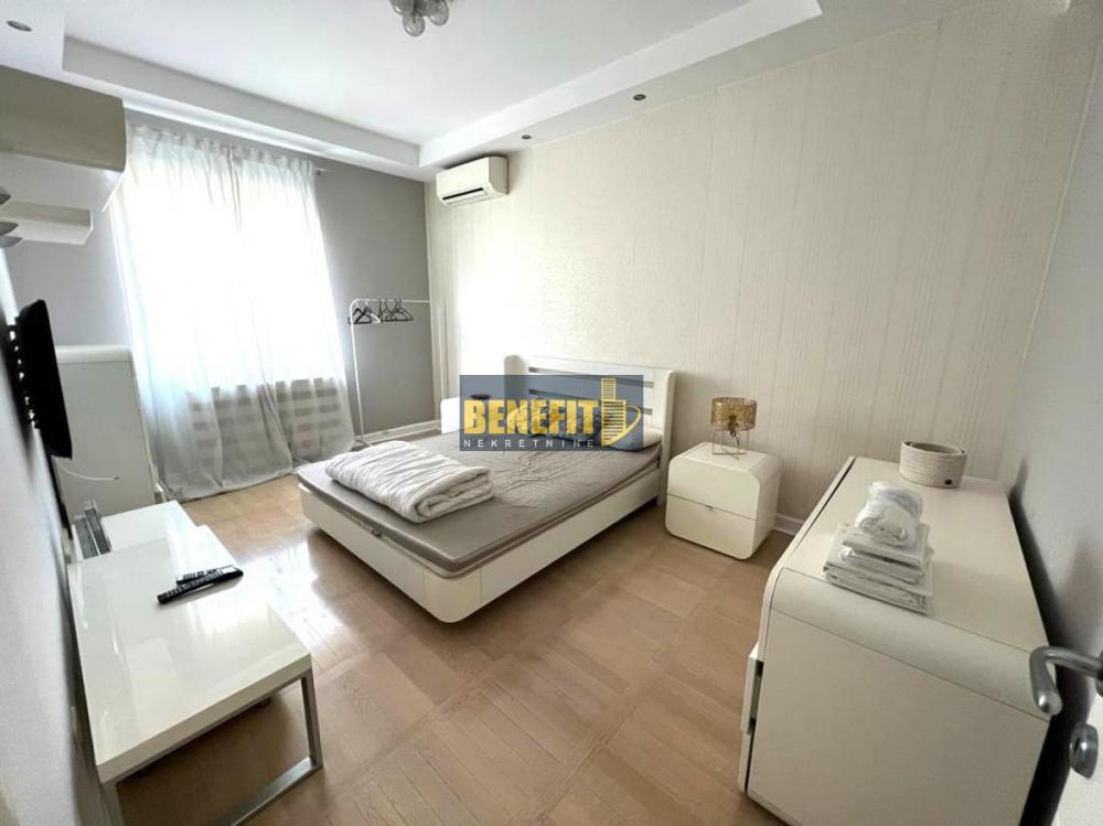 Stan na prodaju u Beogradu, Crveni Krst, trosoban, 77m2, cena 315000 evra