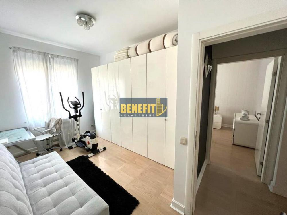 Stan na prodaju u Beogradu, Crveni Krst, trosoban, 77m2, cena 315000 evra