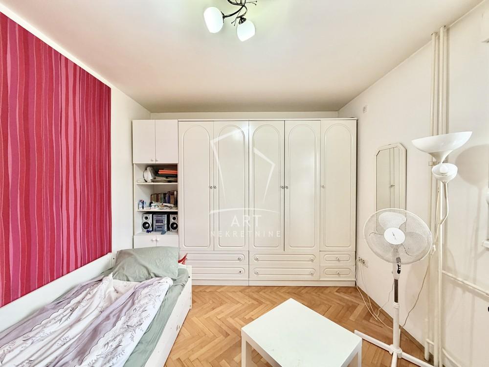 Stan na prodaju u Beogradu, Karaburma, dvosoban, 50m2, cena 152500 evra