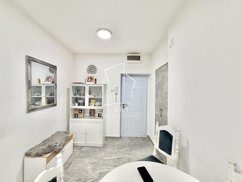 Stan na prodaju u Beogradu, Karaburma, dvosoban, 50m2, cena 152500 evra