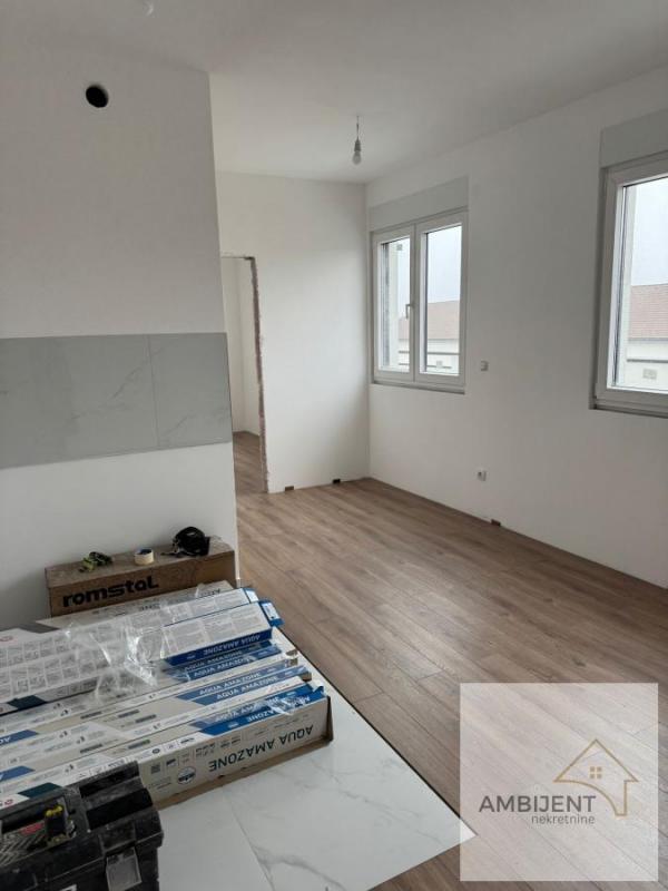 Stan na prodaju u Beogradu, Surčin, dvoiposoban, 55m2, cena 100000 evra