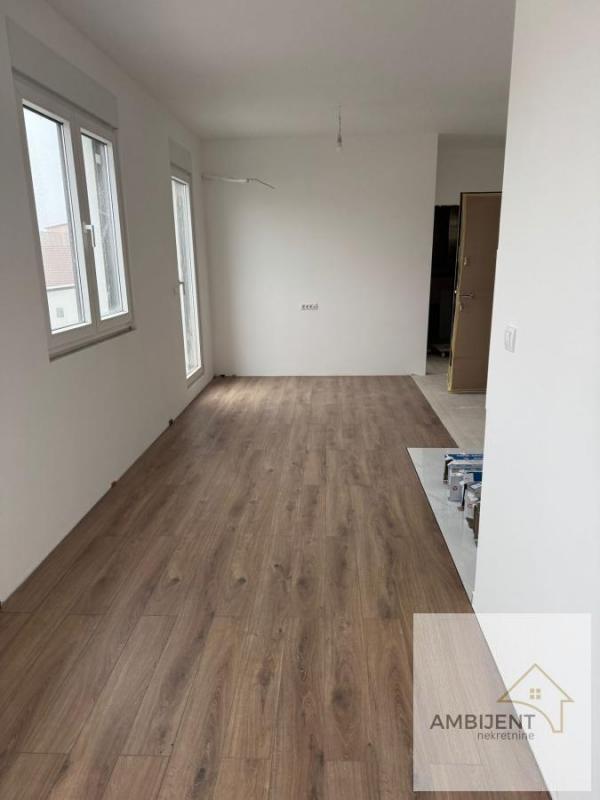 Stan na prodaju u Beogradu, Surčin, dvoiposoban, 55m2, cena 100000 evra