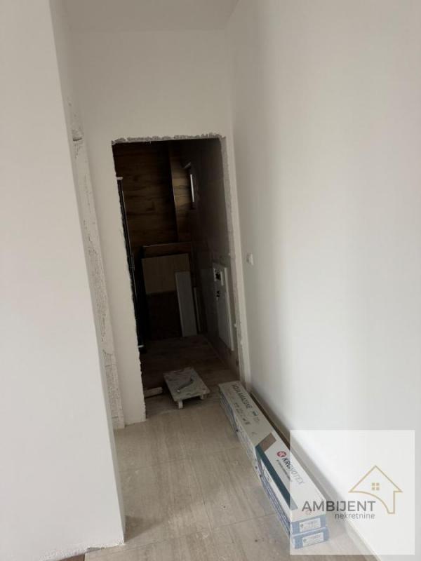 Stan na prodaju u Beogradu, Surčin, dvoiposoban, 55m2, cena 100000 evra