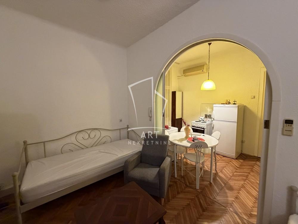 Stan na prodaju u Beogradu, Savski venac, jednosoban, 24m2, cena 144000 evra