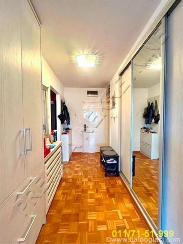 Stan na prodaju u Beogradu, Medaković 3, trosoban, 75m2, cena 209000 evra