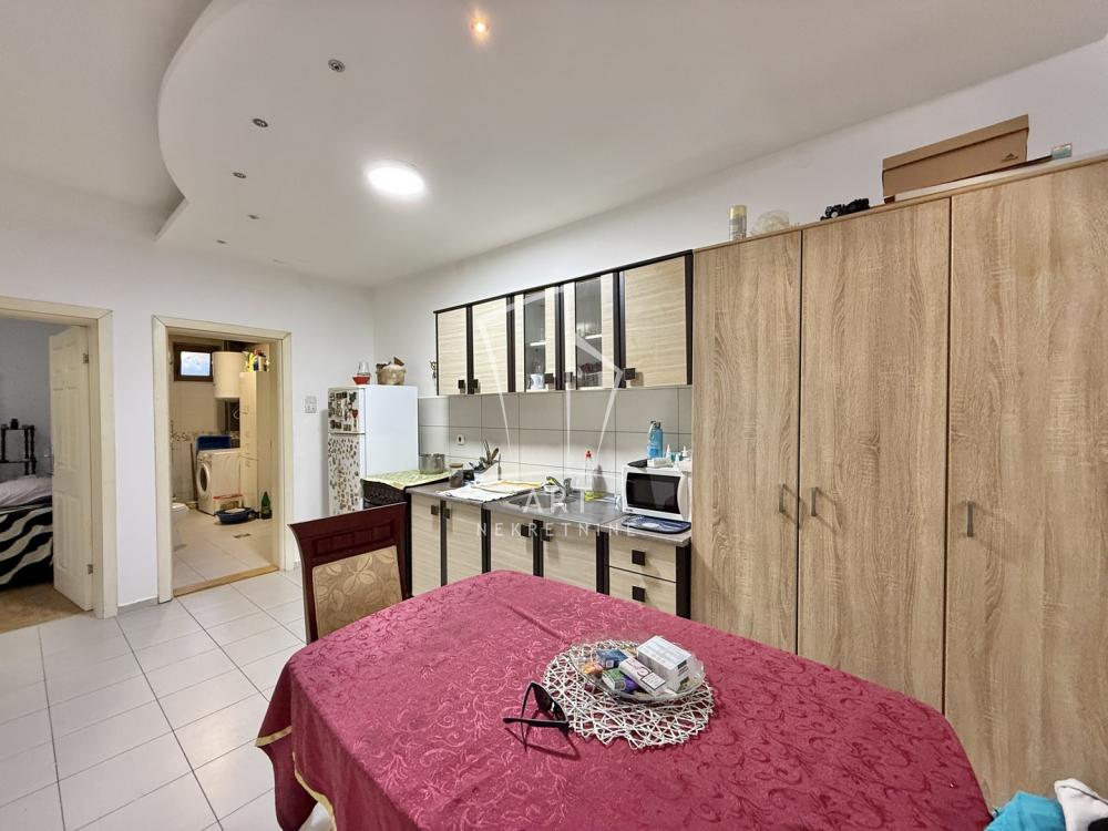 Stan na prodaju u Beogradu, Braće Jerković, trosoban, 64m2, cena 135000 evra