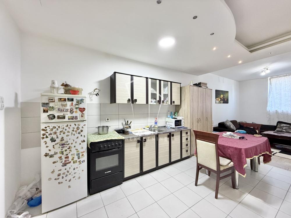 Stan na prodaju u Beogradu, Braće Jerković, trosoban, 64m2, cena 135000 evra