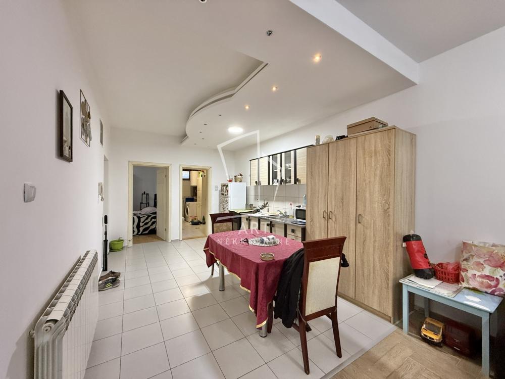 Stan na prodaju u Beogradu, Braće Jerković, trosoban, 64m2, cena 135000 evra