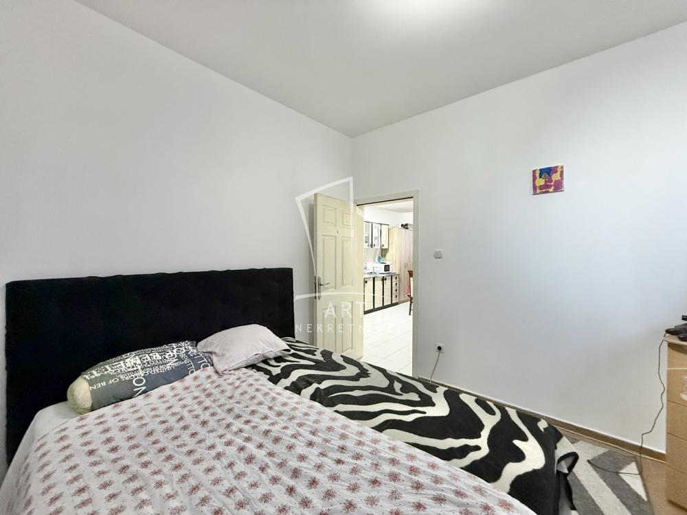 Stan na prodaju u Beogradu, Braće Jerković, trosoban, 64m2, cena 135000 evra