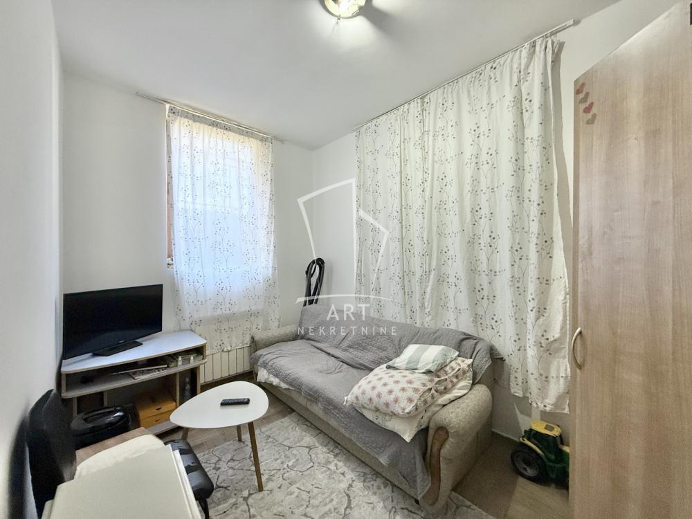 Stan na prodaju u Beogradu, Braće Jerković, trosoban, 64m2, cena 135000 evra