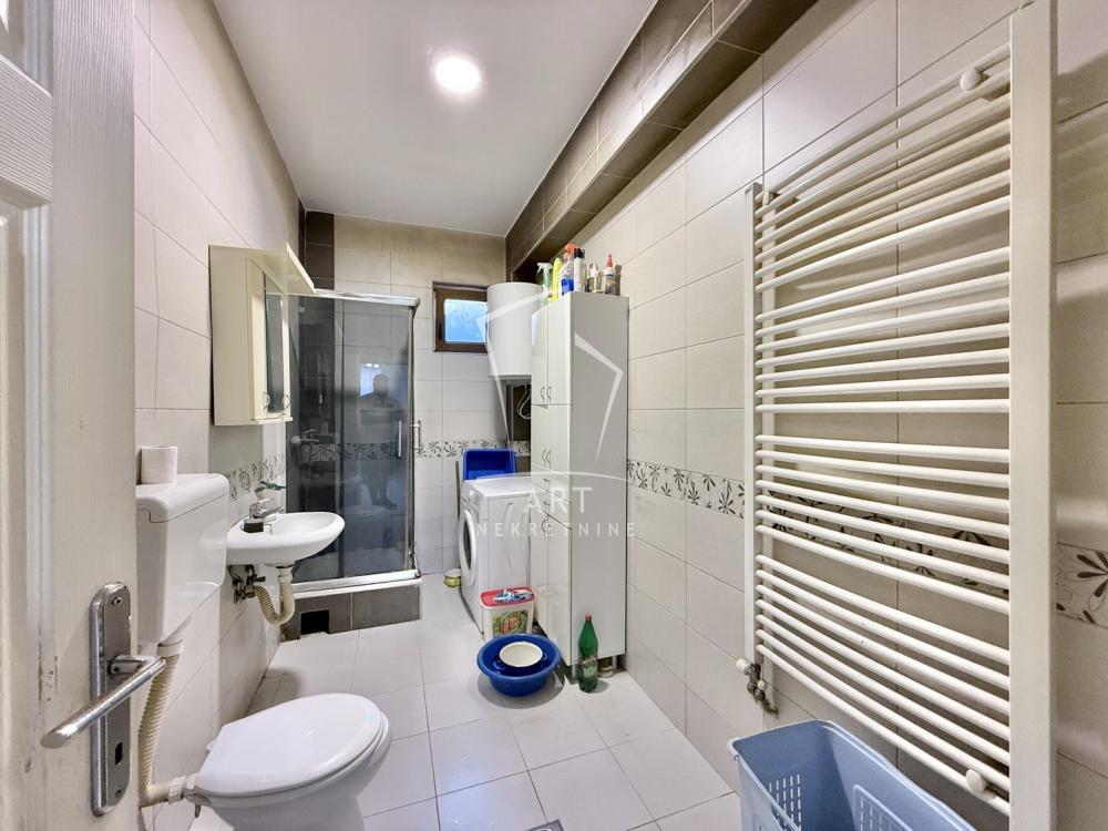 Stan na prodaju u Beogradu, Braće Jerković, trosoban, 64m2, cena 135000 evra