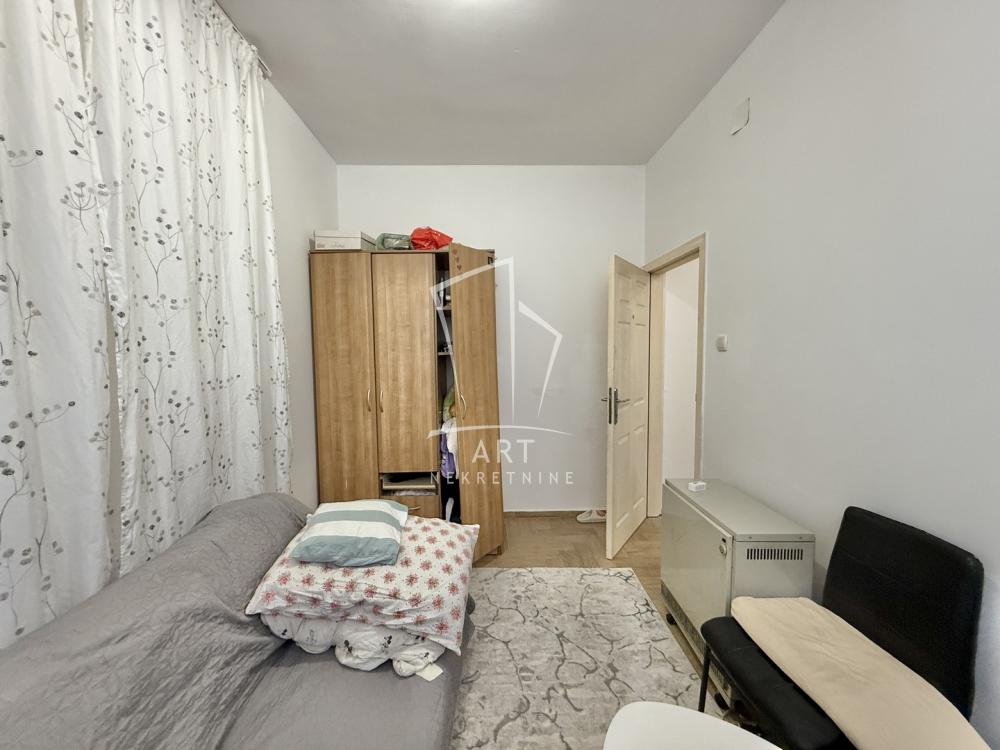 Stan na prodaju u Beogradu, Braće Jerković, trosoban, 64m2, cena 135000 evra