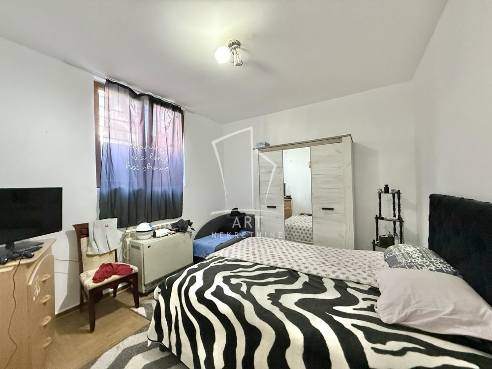 Stan na prodaju u Beogradu, Braće Jerković, trosoban, 64m2, cena 135000 evra