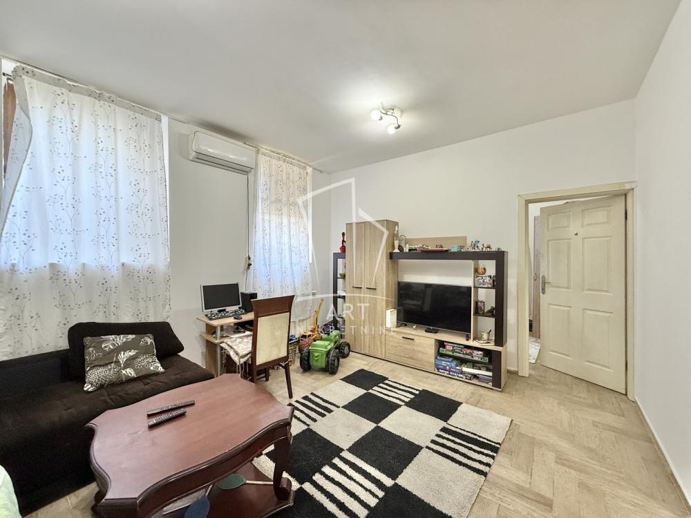 Stan na prodaju u Beogradu, Braće Jerković, trosoban, 64m2, cena 135000 evra