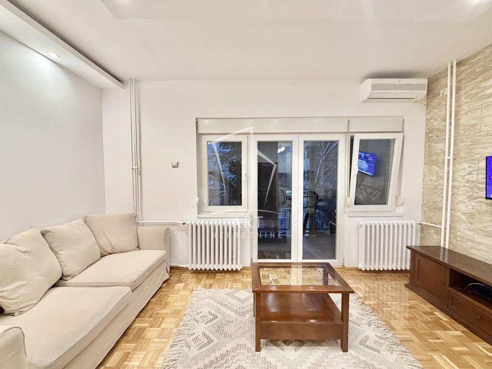 Stan na prodaju u Beogradu, Novi Beograd blok 45 (TC Enjub), dvosoban, 50m2, cena 200000 evra