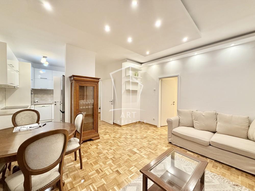 Stan na prodaju u Beogradu, Novi Beograd blok 45 (TC Enjub), dvosoban, 50m2, cena 200000 evra