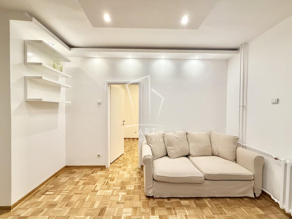 Stan na prodaju u Beogradu, Novi Beograd blok 45 (TC Enjub), dvosoban, 50m2, cena 200000 evra