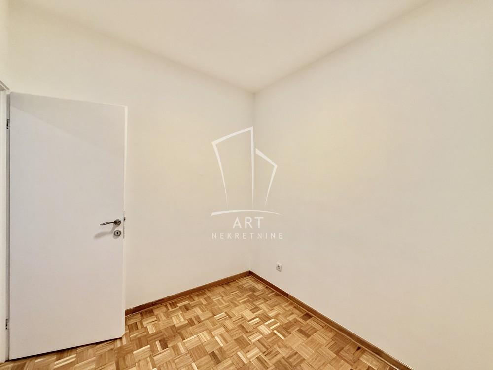 Stan na prodaju u Beogradu, Novi Beograd blok 45 (TC Enjub), dvosoban, 50m2, cena 200000 evra