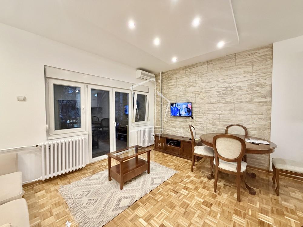 Stan na prodaju u Beogradu, Novi Beograd blok 45 (TC Enjub), dvosoban, 50m2, cena 200000 evra