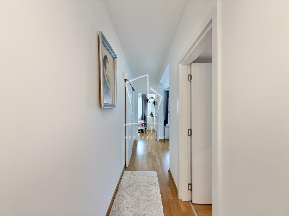 Stan na prodaju u Beogradu, Pašino brdo, trosoban, 61m2, cena 230000 evra