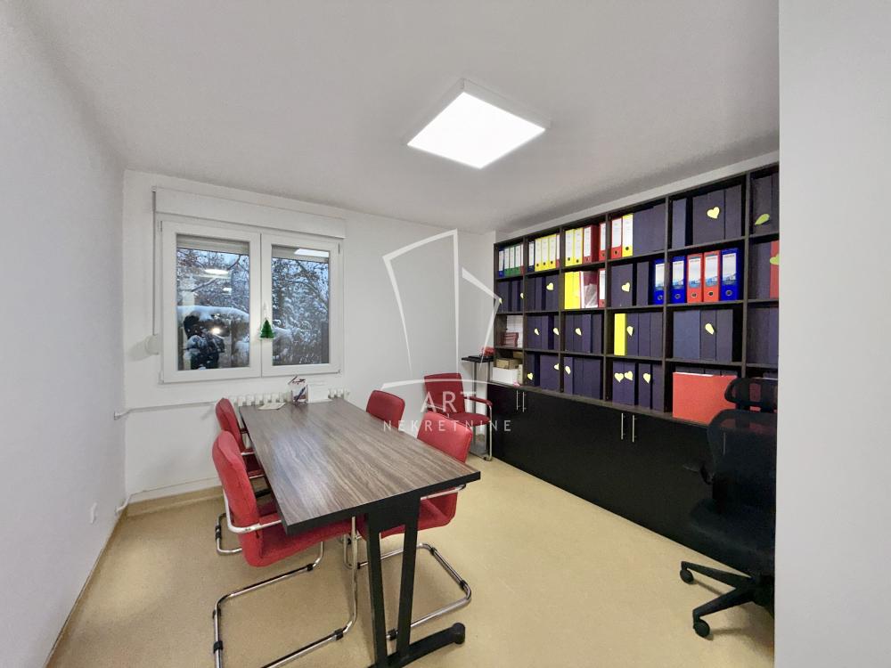 Stan na prodaju u Beogradu, Novi Beograd, troiposoban, 85m2, cena 292000 evra