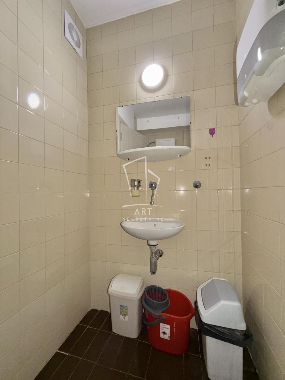 Stan na prodaju u Beogradu, Novi Beograd, troiposoban, 85m2, cena 292000 evra