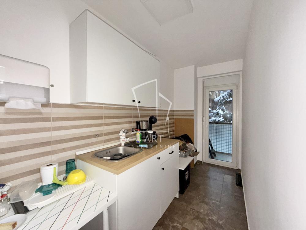 Stan na prodaju u Beogradu, Novi Beograd, troiposoban, 85m2, cena 292000 evra