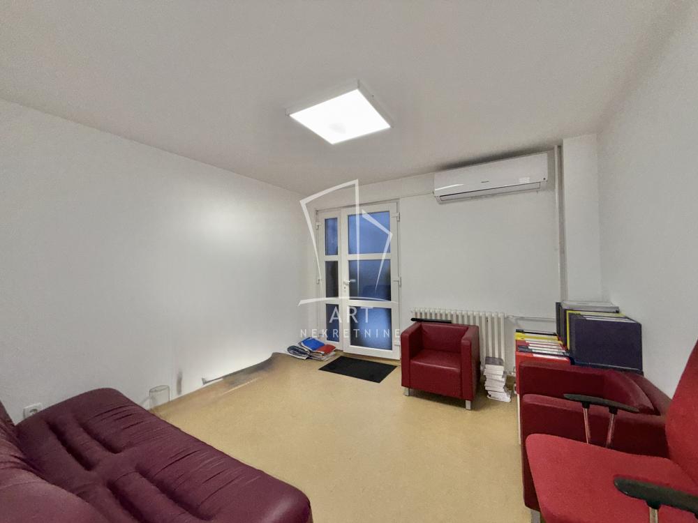 Stan na prodaju u Beogradu, Novi Beograd, troiposoban, 85m2, cena 292000 evra