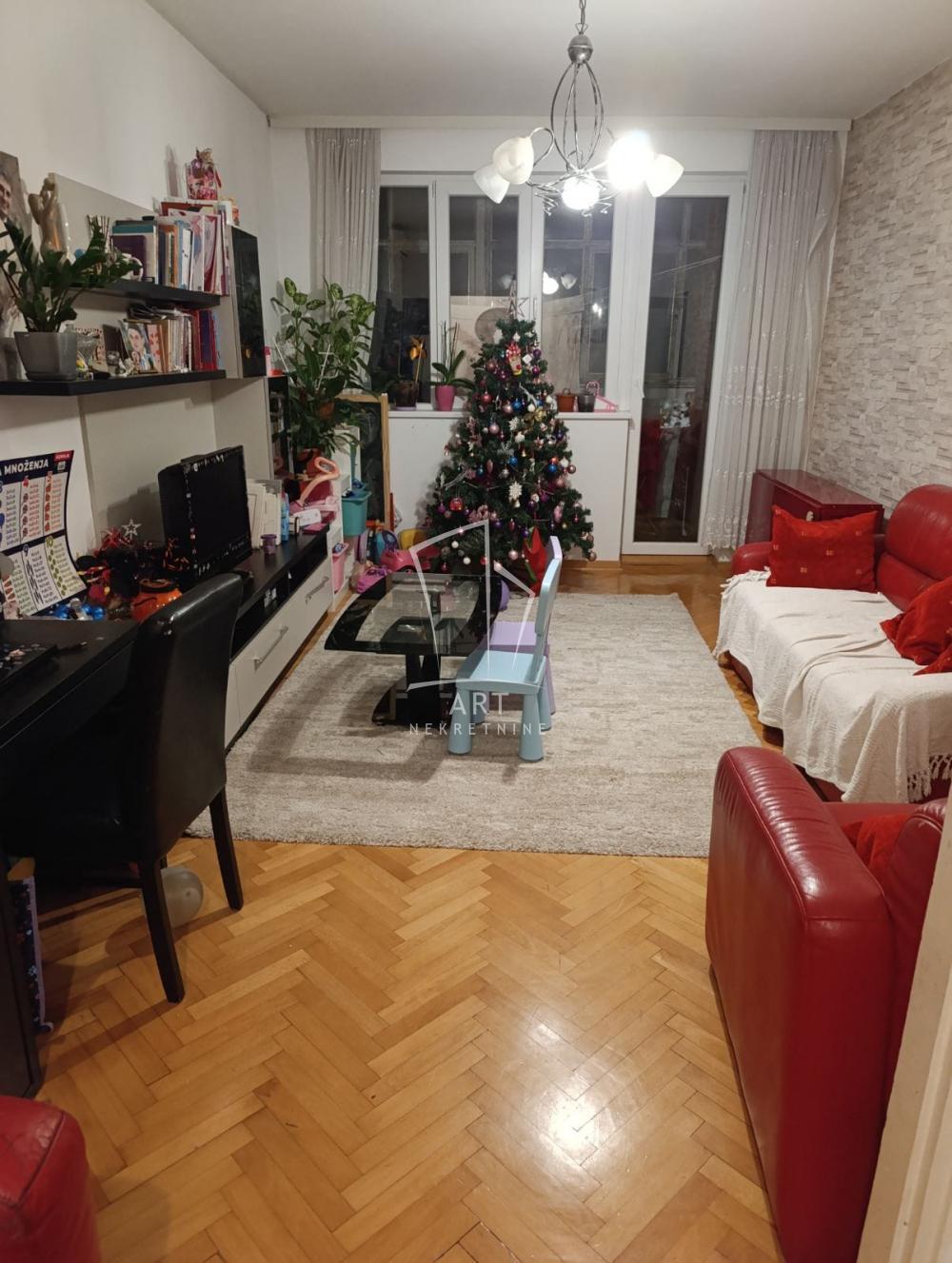 Stan na prodaju u Beogradu, Karaburma, trosoban, 72m2, cena 163900 evra