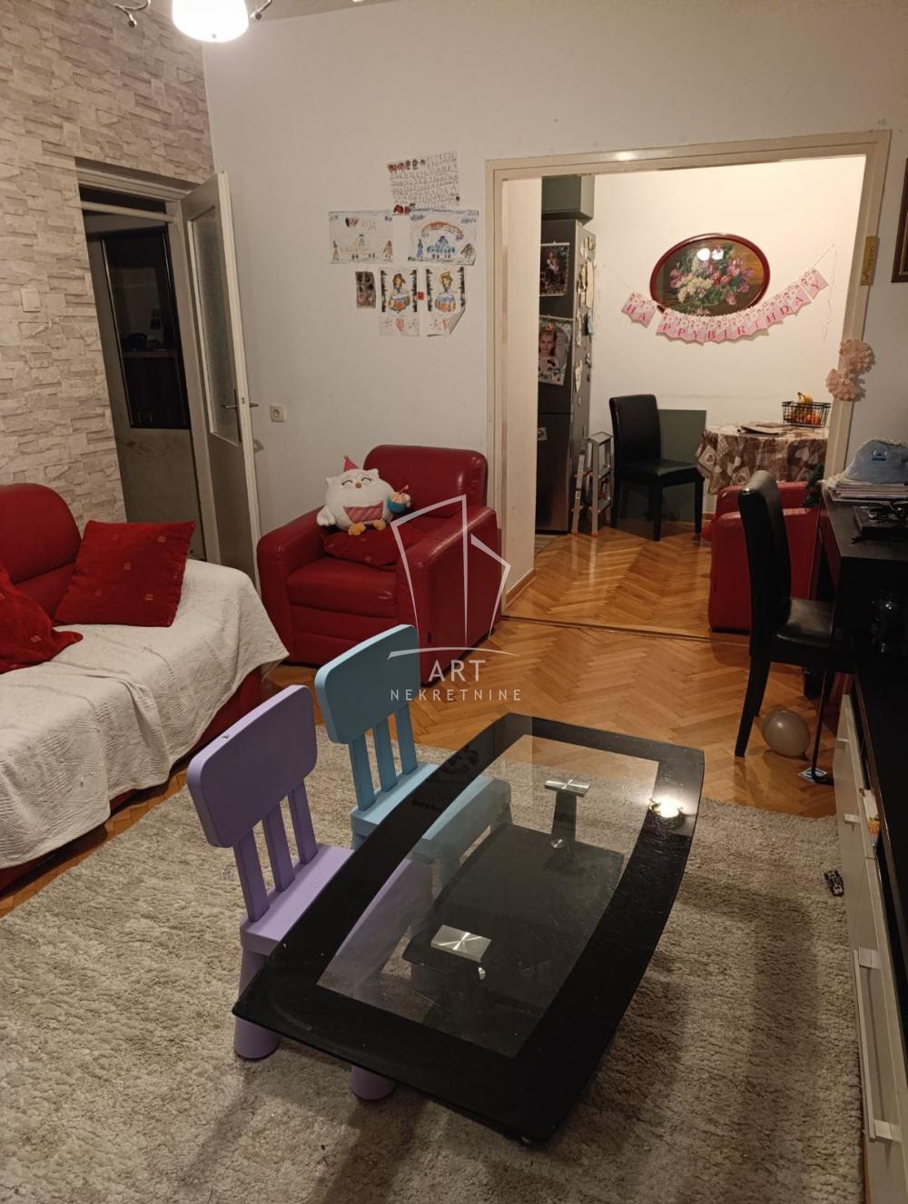 Stan na prodaju u Beogradu, Karaburma, trosoban, 72m2, cena 163900 evra