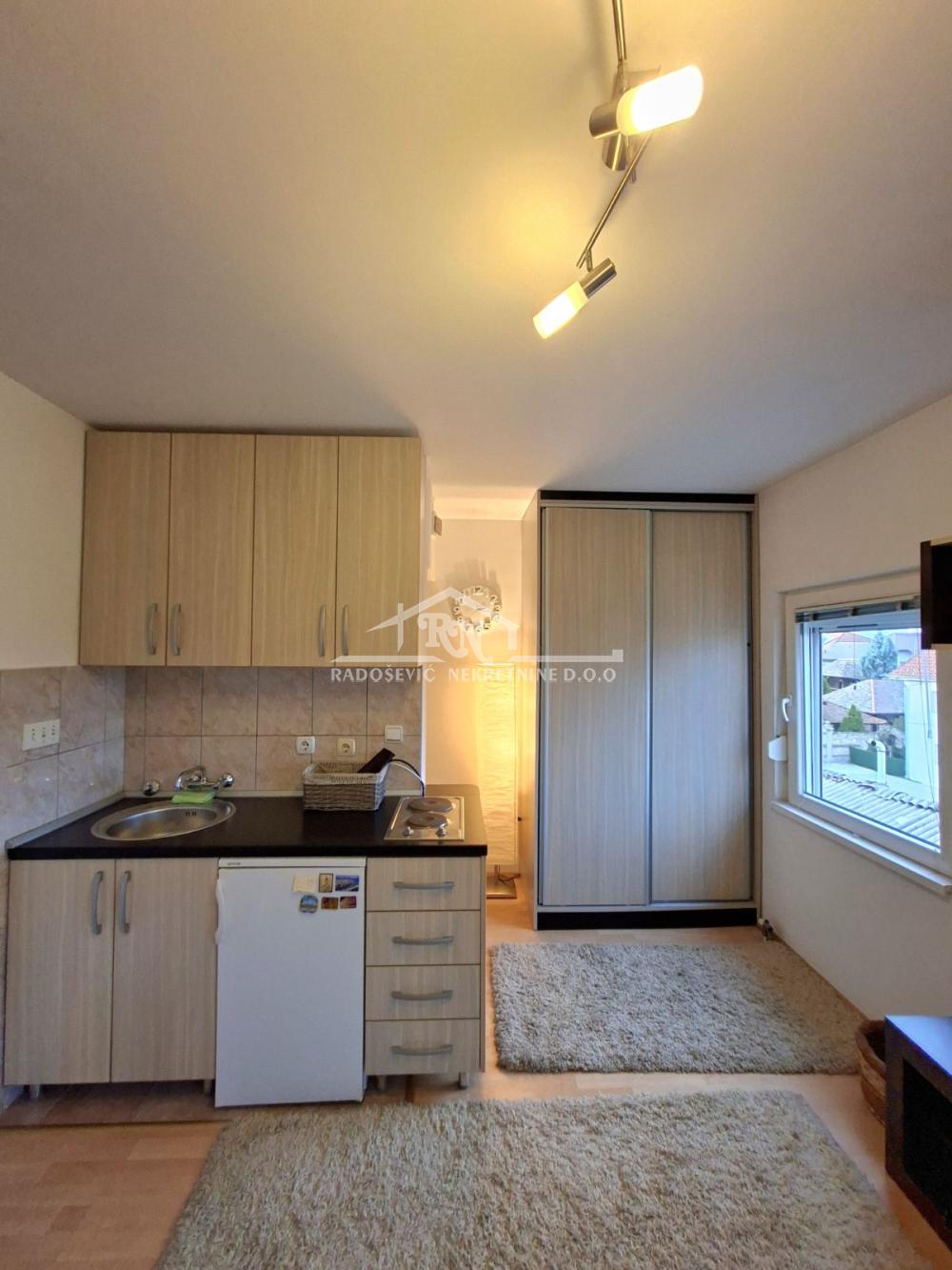 Stan na prodaju u Beogradu, Borča, 25m2, cena 44000 evra