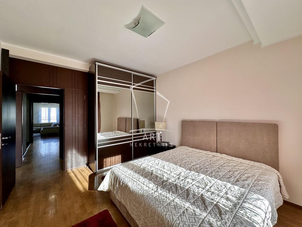 Stan na prodaju u Beogradu, Vračar, cetvorosoban, 148m2, cena 720000 evra