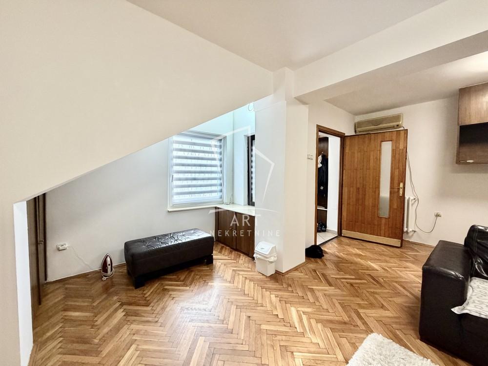 Stan na prodaju u Beogradu, Miljakovac, trosoban, 52m2, cena 169000 evra