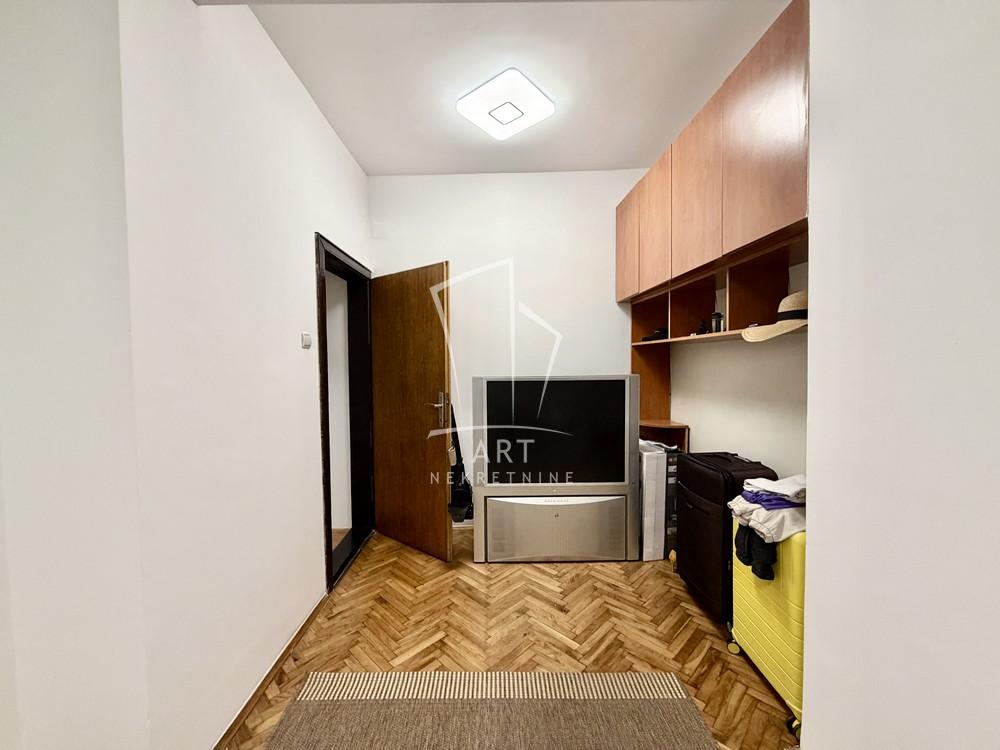 Stan na prodaju u Beogradu, Miljakovac, trosoban, 52m2, cena 169000 evra