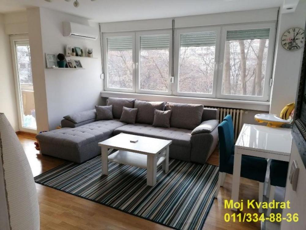 Stan na prodaju u Beogradu, Novi Beograd blok 33 (Genex kula), dvosoban, 60m2, cena 250000 evra