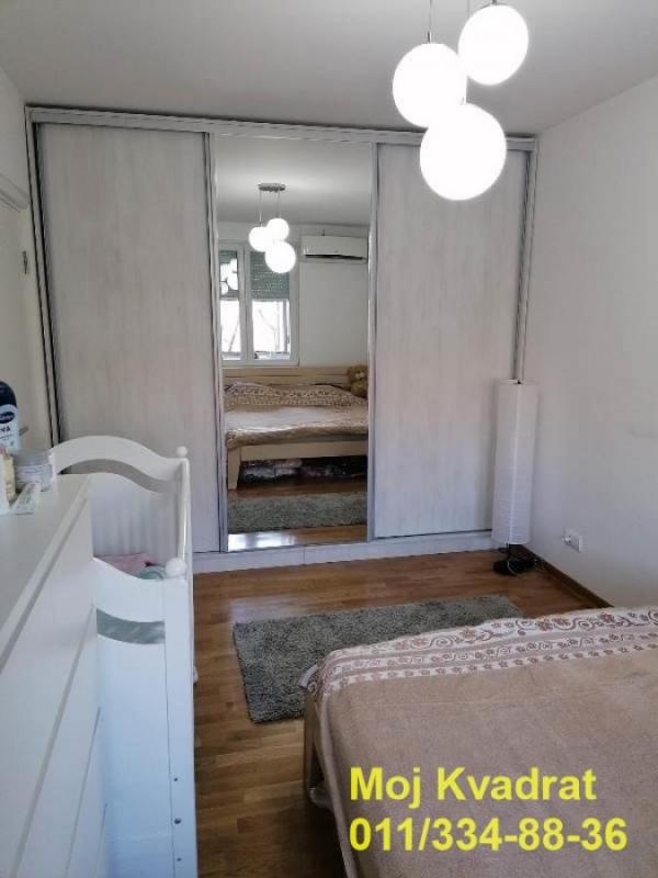 Stan na prodaju u Beogradu, Novi Beograd blok 33 (Genex kula), dvosoban, 60m2, cena 250000 evra