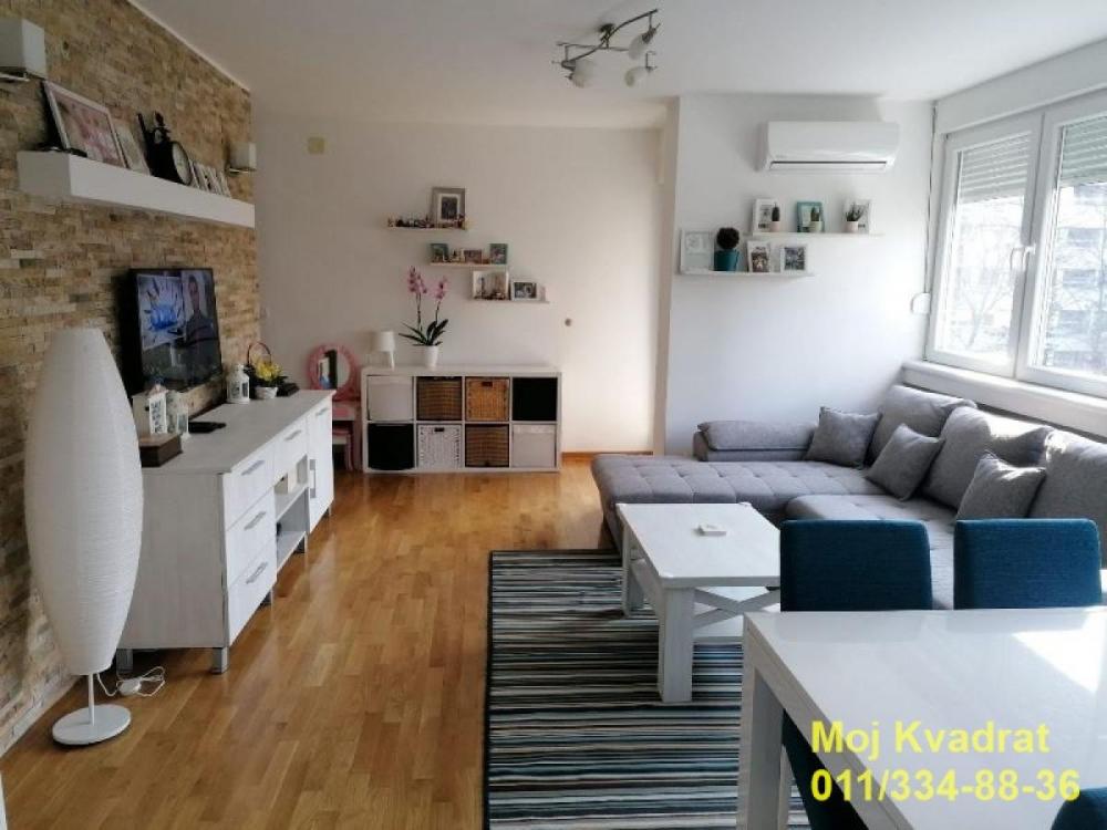 Stan na prodaju u Beogradu, Novi Beograd blok 33 (Genex kula), dvosoban, 60m2, cena 250000 evra