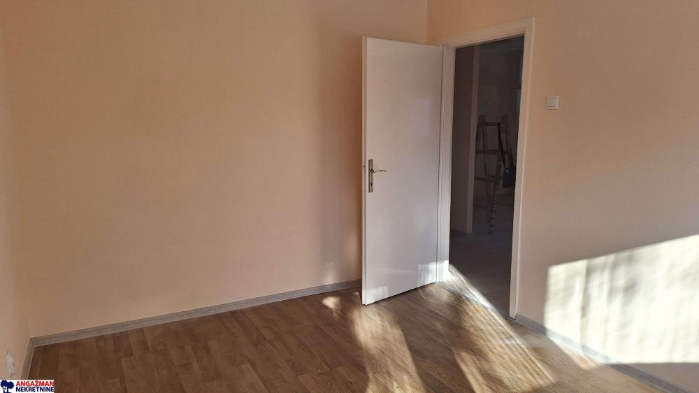 Stan na prodaju u Beogradu, Kumodraž, dvoiposoban, 59m2, cena 165000 evra