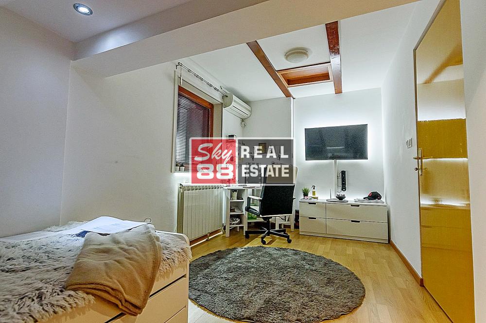 Stan na prodaju u Beogradu, Stari grad, cetvorosoban, 104m2, cena 450000 evra